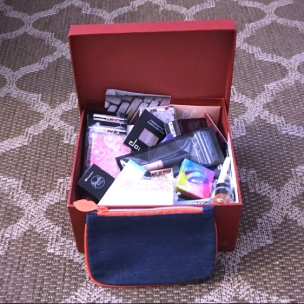 MYSTERY MAKEUP BAG 💄🎀💋
